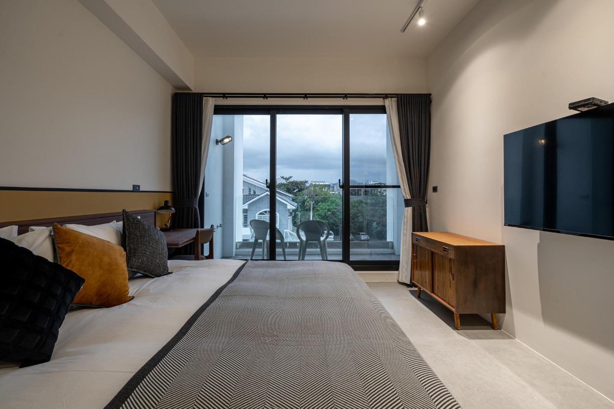 廷海特潮流民宿 L 近鐵花村 L 自助入住 Taitung Exterior foto